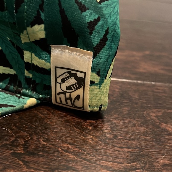 THC Marijuana leaf Hat - Picture 4 of 6